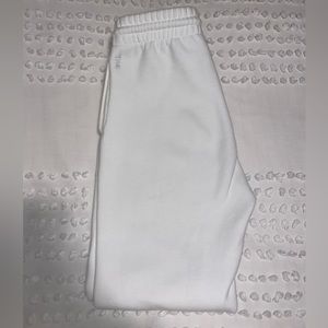 Aritzia TNA perfect cozy white joggers. Size small.